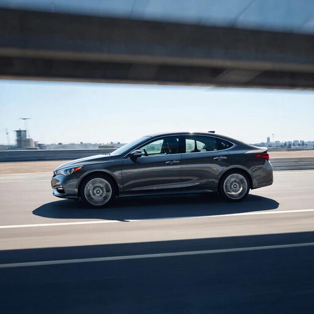 Возвращение Легенды: Обзор Обновленного Седана, Который Перевернет Ваше Представление о Комфорте